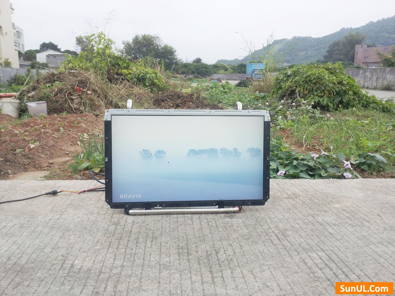 27 inch sunlight readable lcd